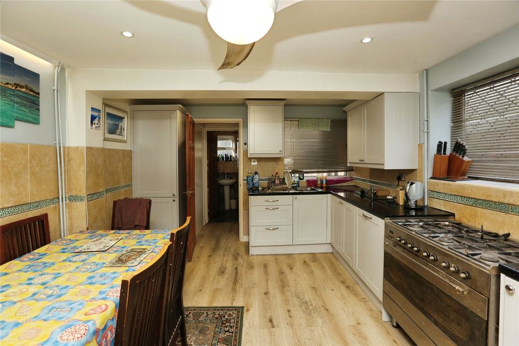 Property photo 2 of 12 Picture No. 11