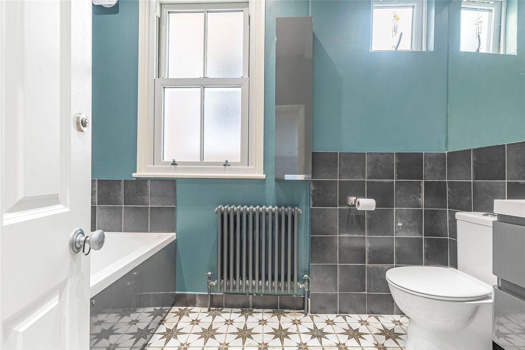 Property photo 2 of 13 Picture No. 11