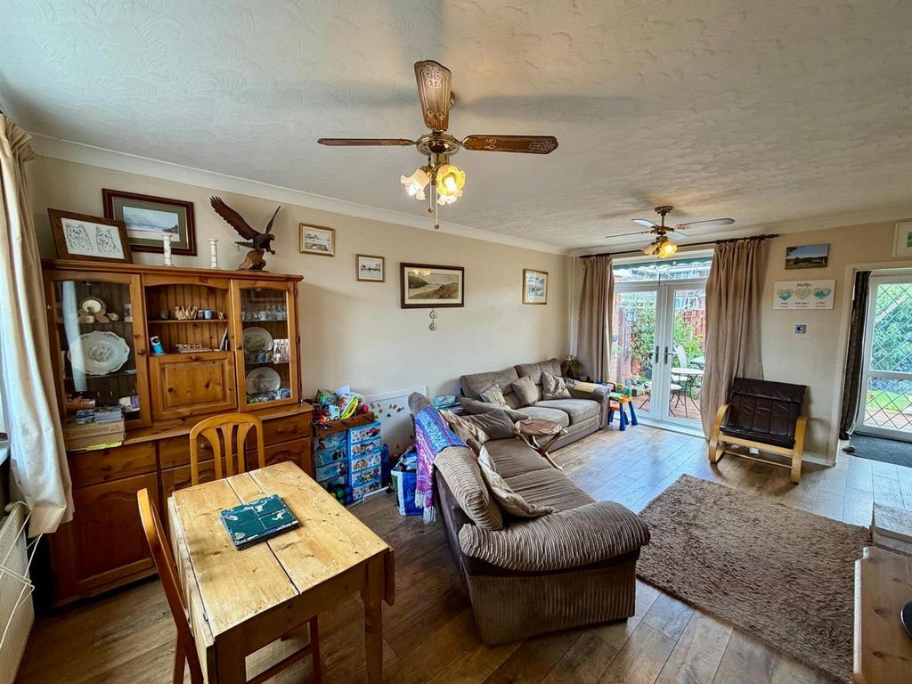Property photo 3 of 16 Living Room