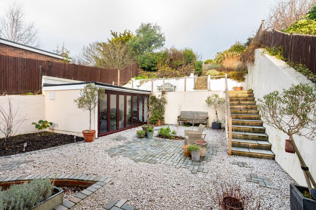 Property photo 2 of 32 Garden