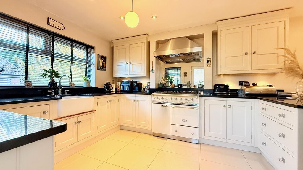 Property photo 2 of 30 Thumbnail_Img_9777.Jpg