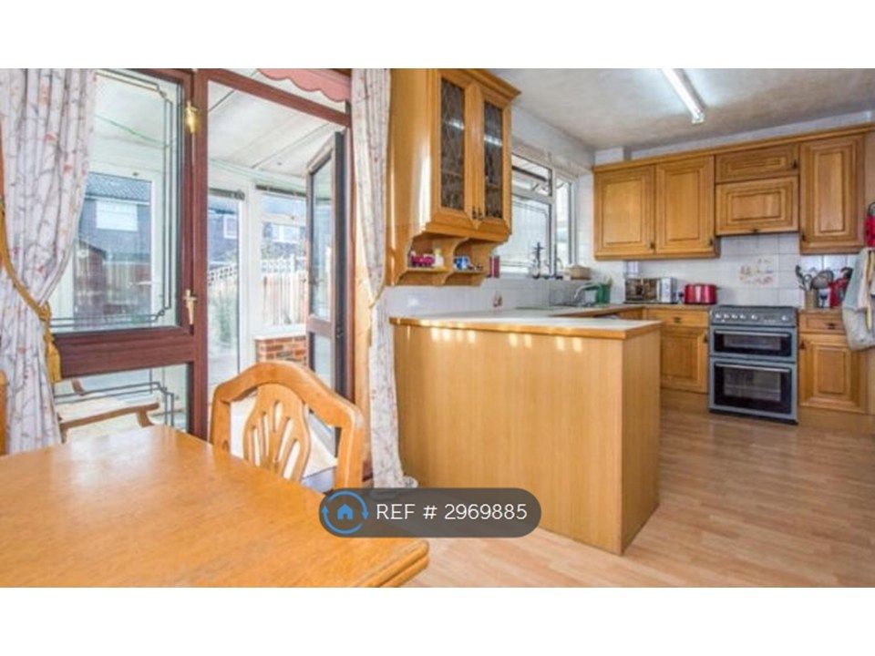 Property photo 3 of 15 Kitchen