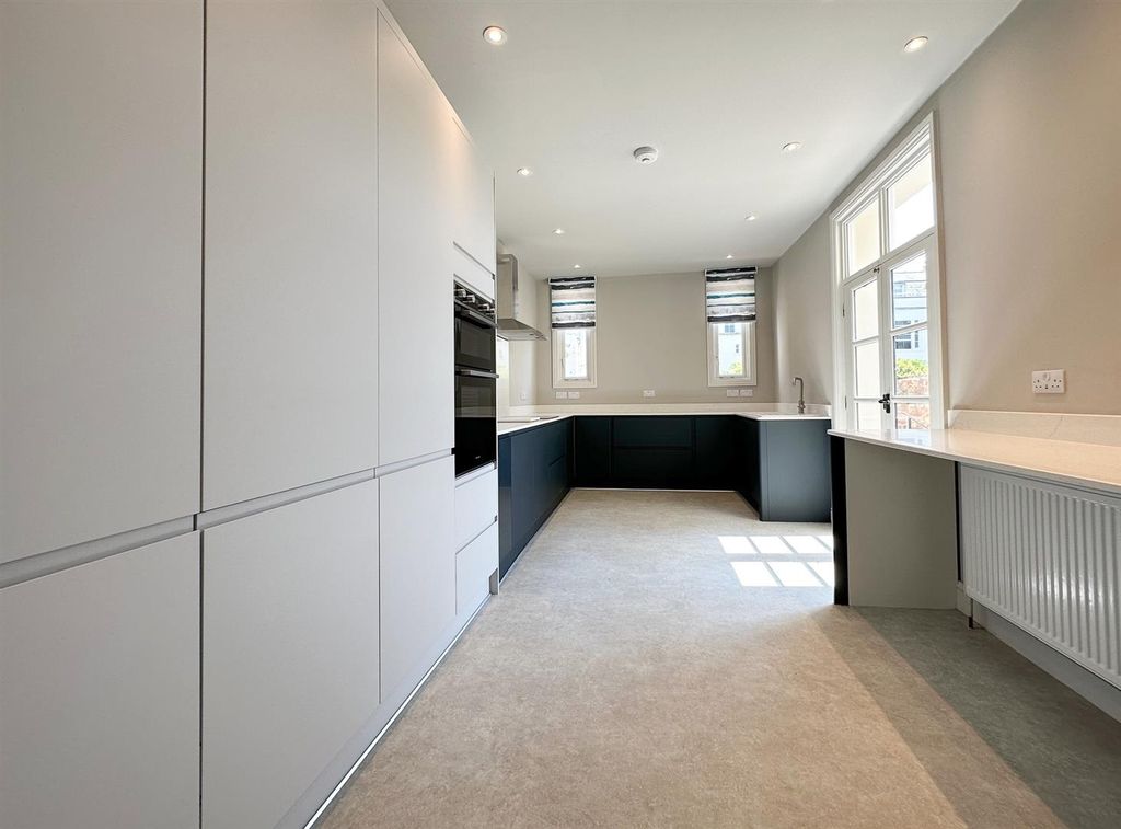 Property photo 3 of 22 Kitchen