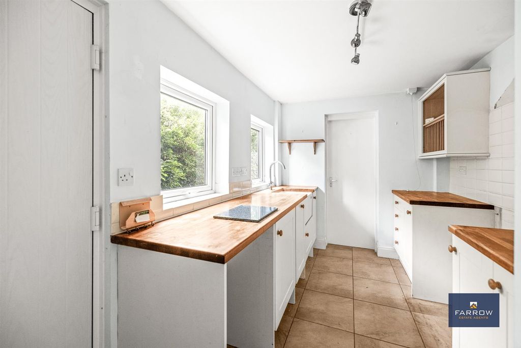 Property photo 3 of 23 Kitchen