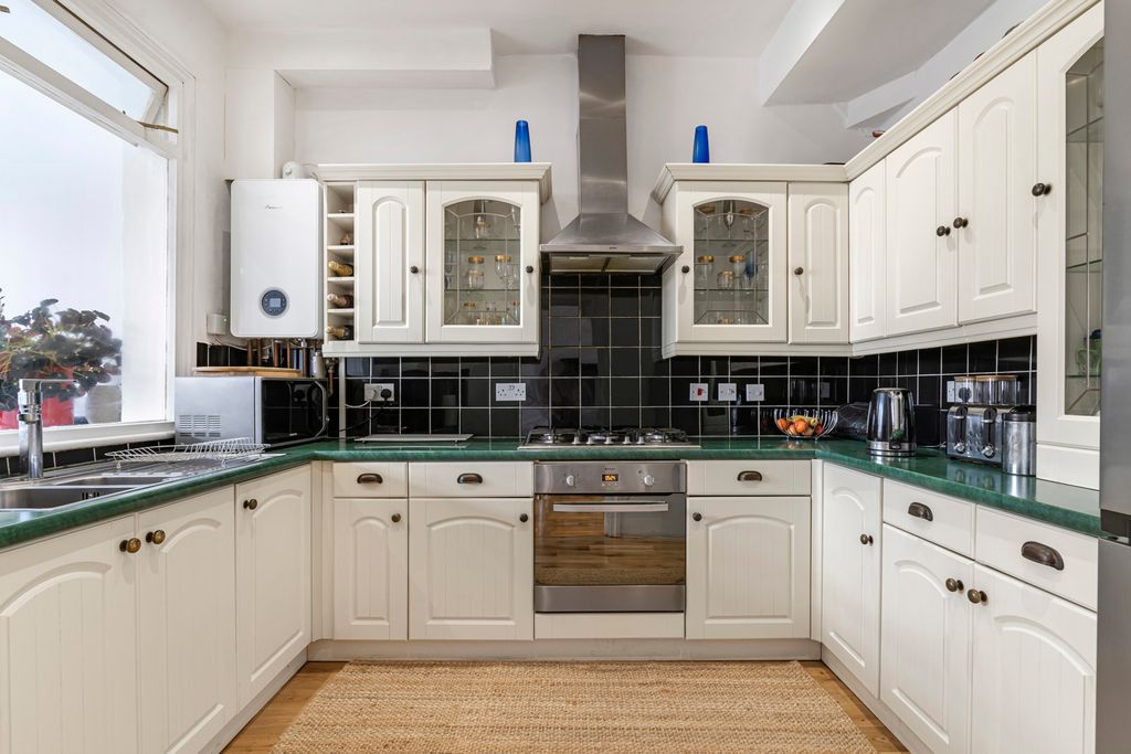 Property photo 3 of 36 Kitchen