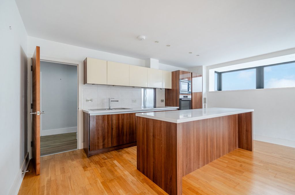 Property photo 3 of 17 1528211-20-1A0Edf...