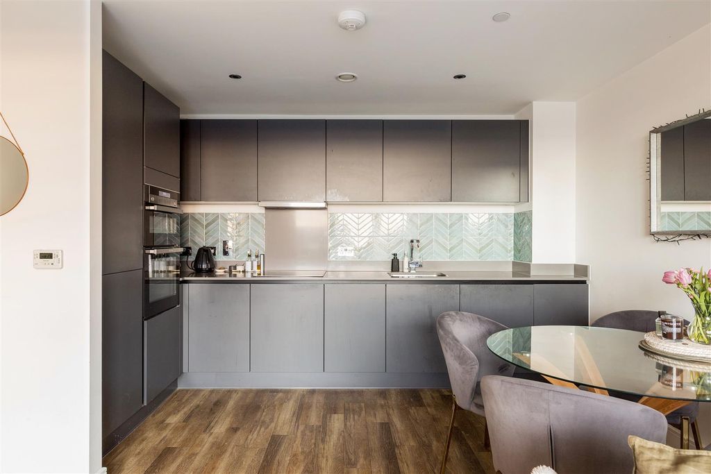 Property photo 3 of 47 Track Street, E17