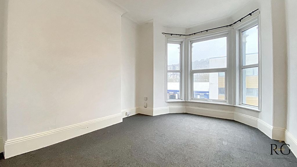 Property photo 3 of 8 Epe9Lrha-0U3Va4Ttizx8Q.Png