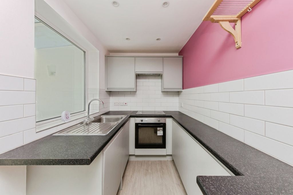 Property photo 3 of 18 Pbox-Img.Jpg