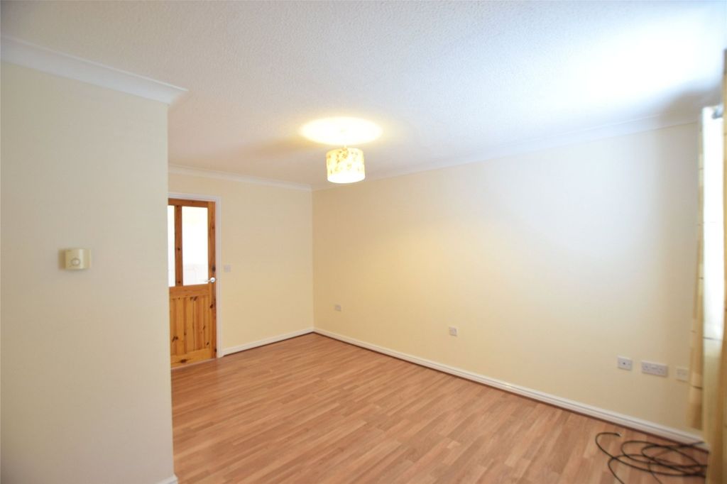 Property photo 3 of 11 Living Room