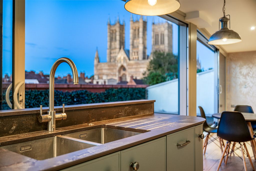 Property photo 3 of 39