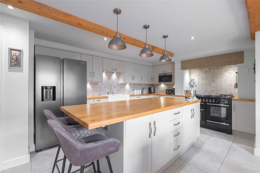 Property photo 3 of 26 Dining Kitchen