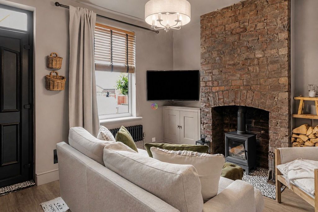 Property photo 2 of 15 Lounge
