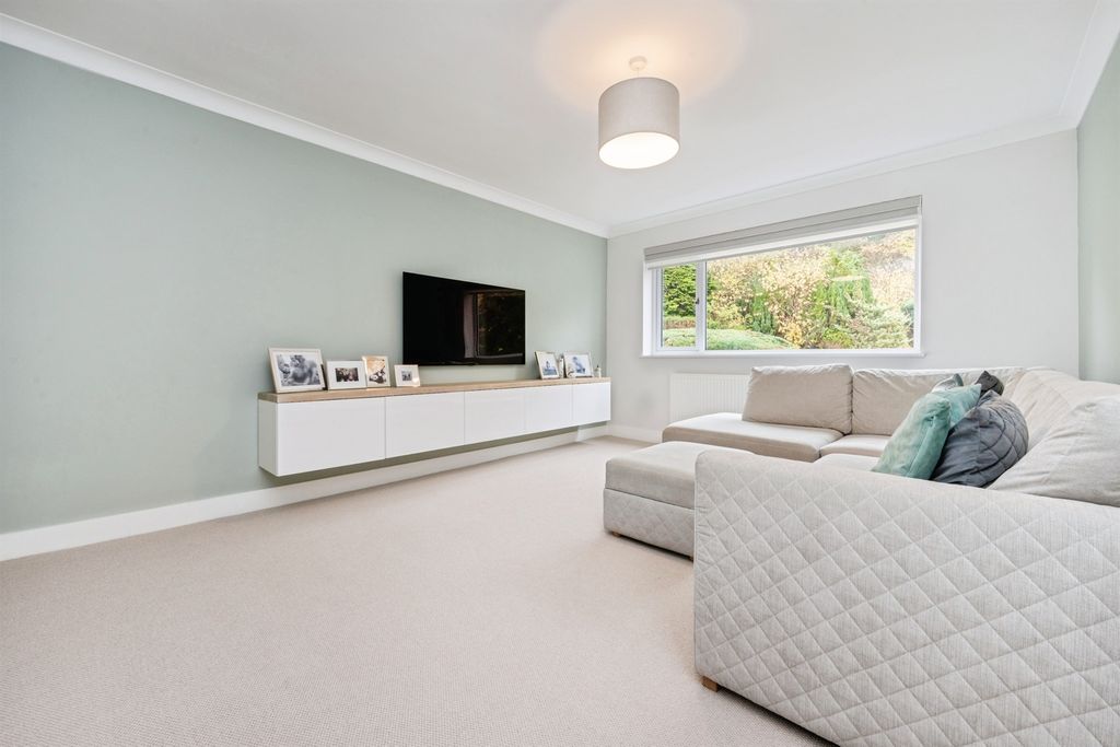 Property photo 3 of 33