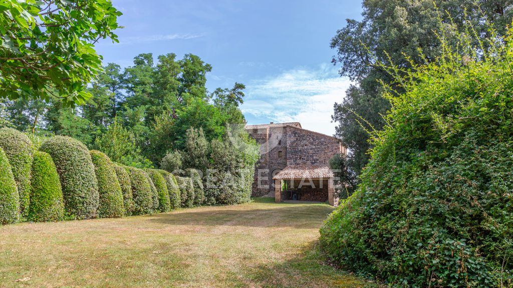 Property photo 2 of 80