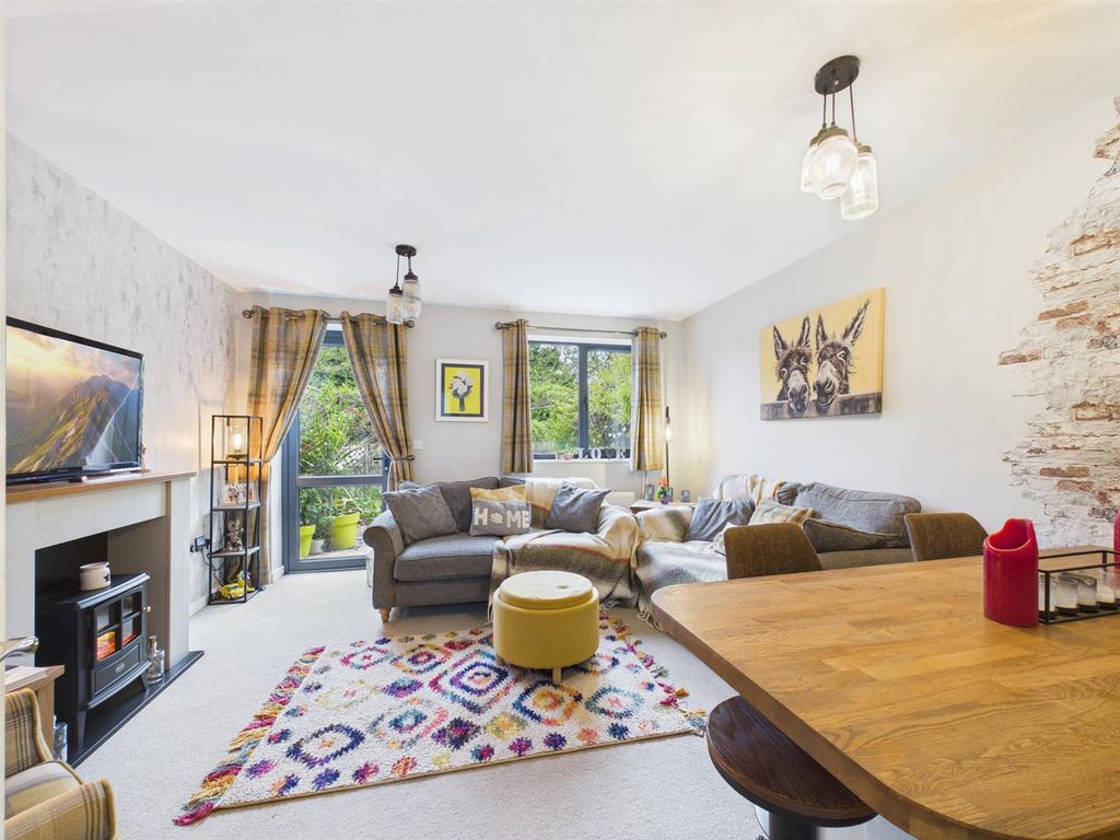 Property photo 2 of 12 Cam02435G0-Pr0218-Still001.Jpg