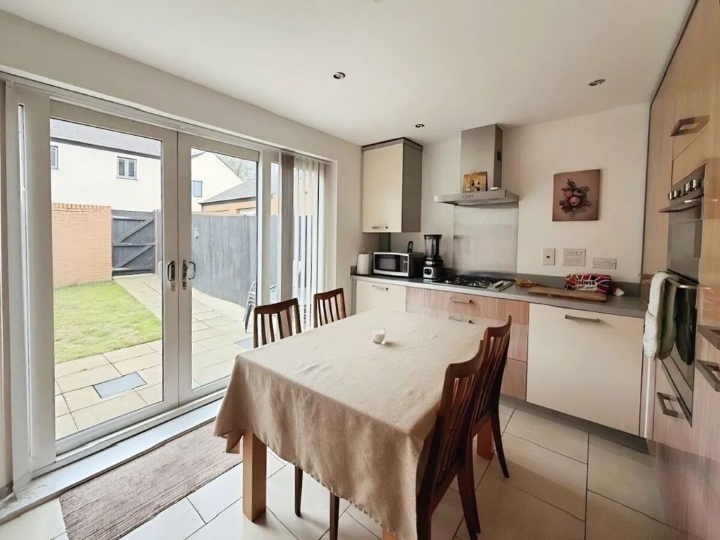 Property photo 3 of 12 Picture 3