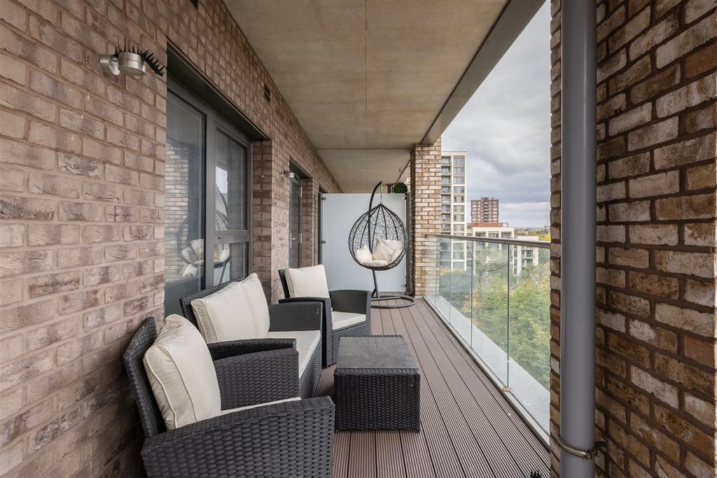 Property photo 3 of 30 Ironworks Way, E13