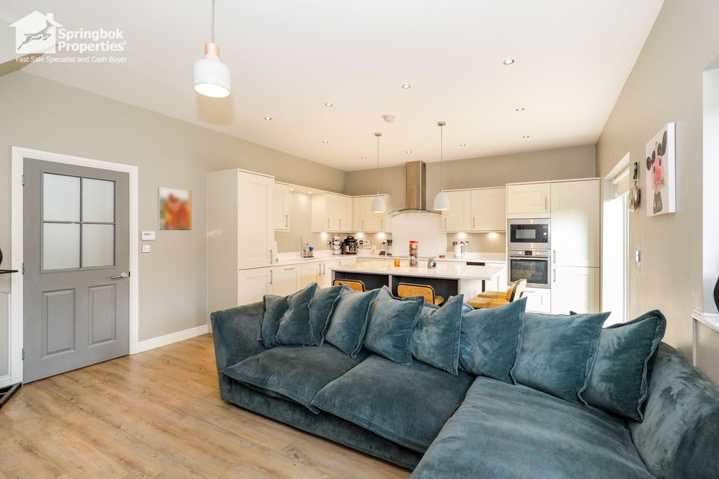 Property photo 3 of 21 Image 3