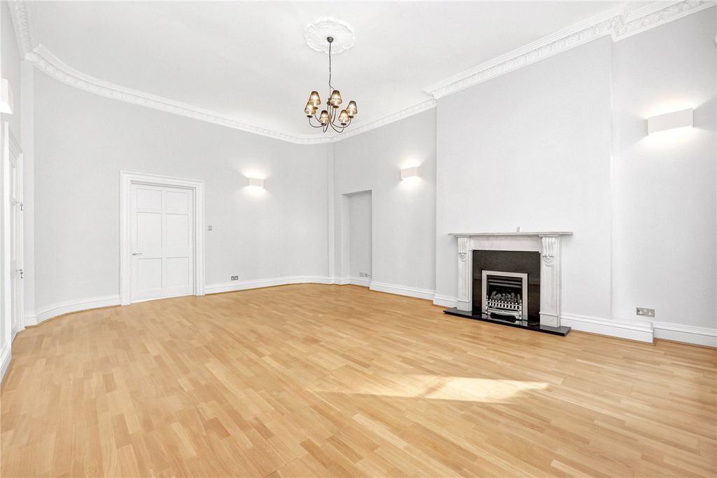 Property photo 3 of 35 F1 Recption
