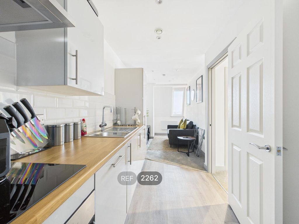 Property photo 3 of 14 Kitchen / Living Area