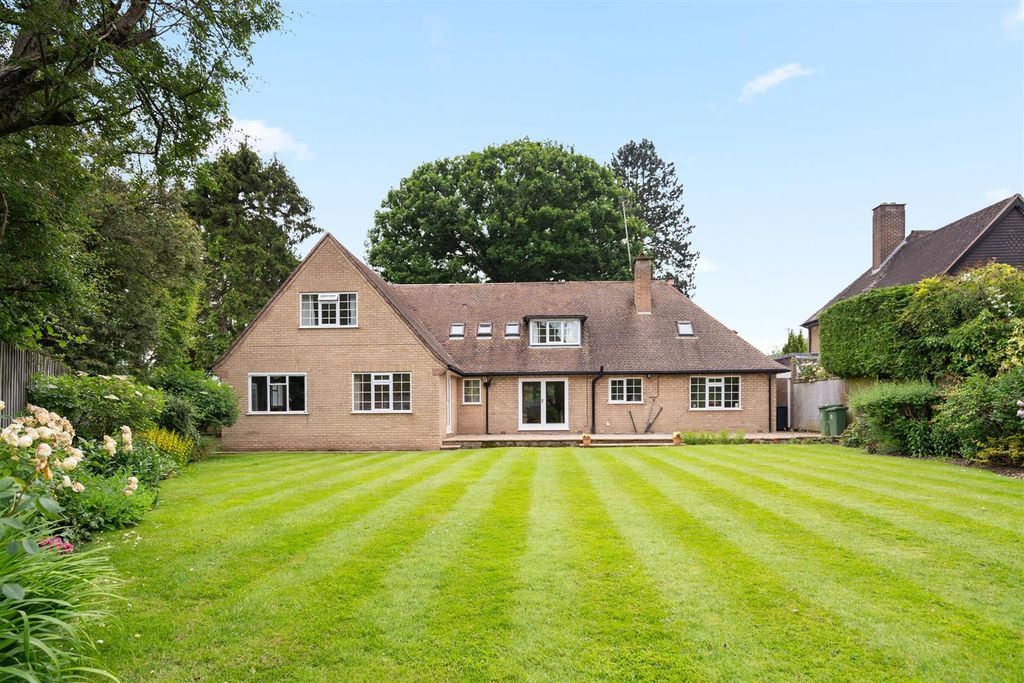 Property photo 2 of 13 2 Rodborough Road_9.Jpg