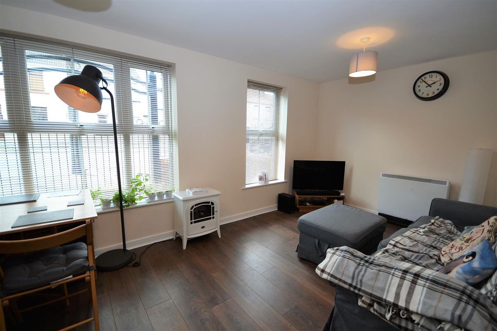Property photo 2 of 5