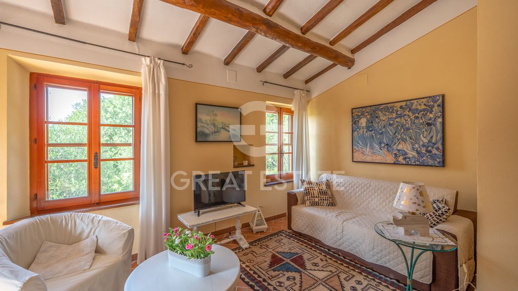 Property photo 2 of 48 Interiors