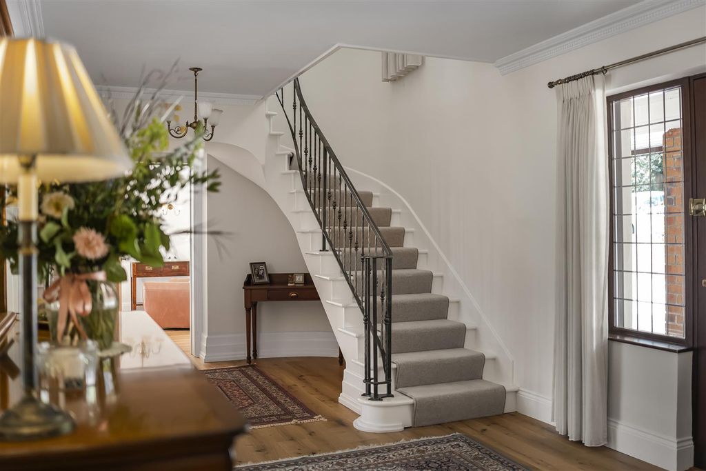 Property photo 2 of 27