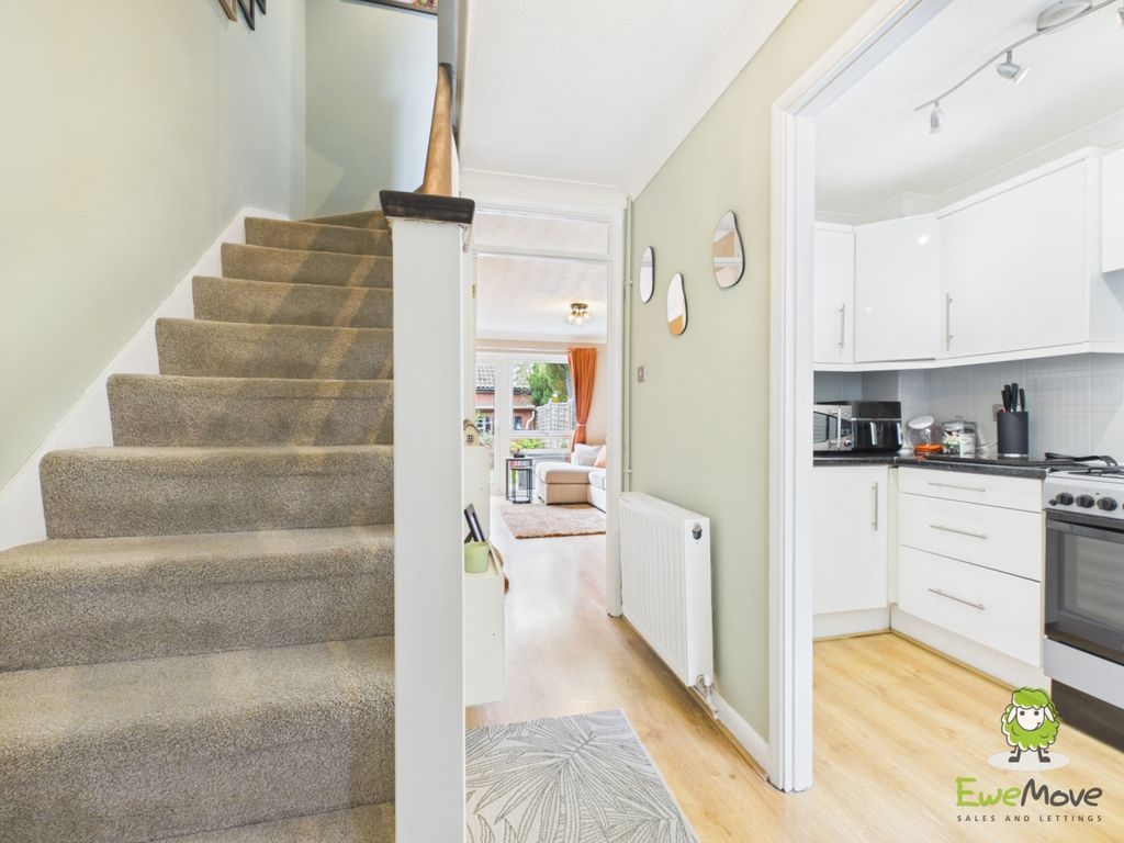 Property photo 2 of 17 Ewemove Estate Agents Basingstoke - 9 Mccartney Wa