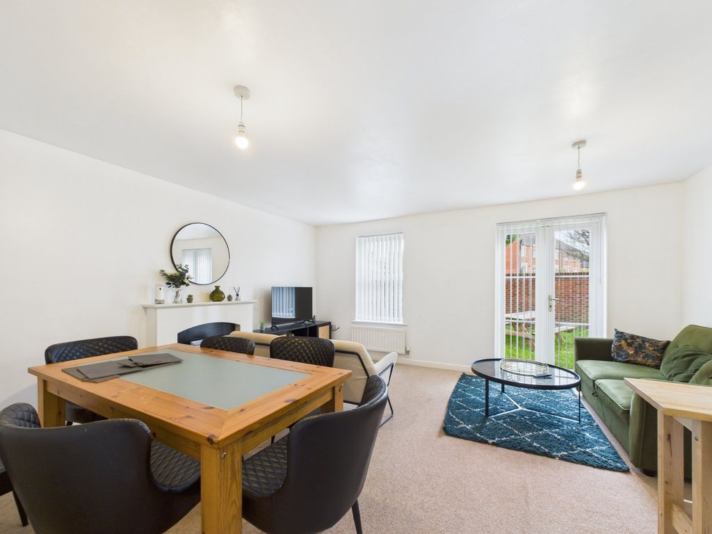 Property photo 2 of 11 Living Room