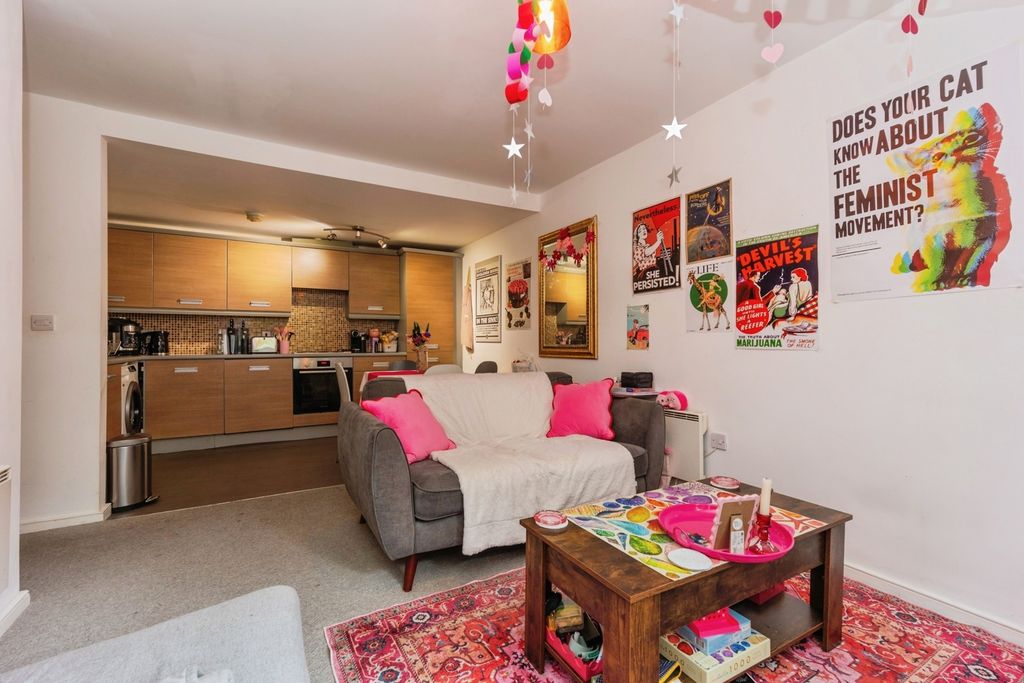 Property photo 3 of 21 Pbox-Img.Jpg