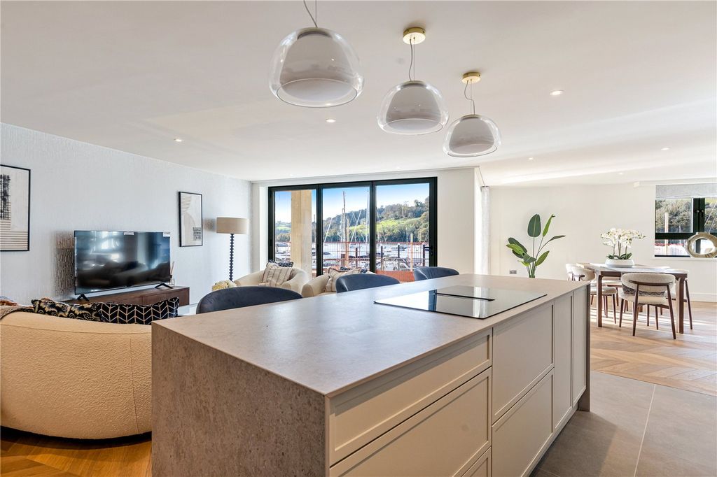 Property photo 2 of 23 Noss Quay