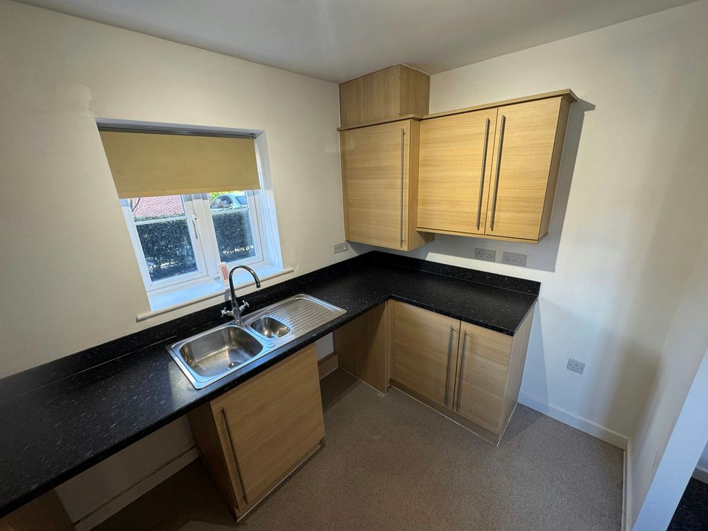 Property photo 3 of 14 Kitchen