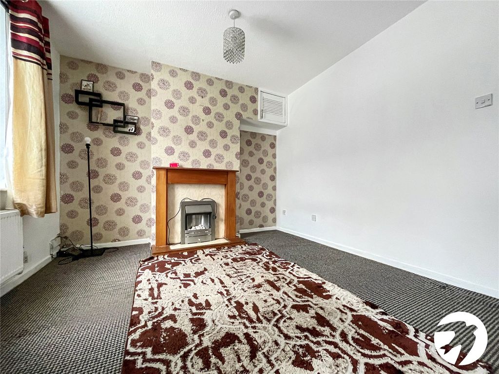 Property photo 3 of 13 Picture No. 10