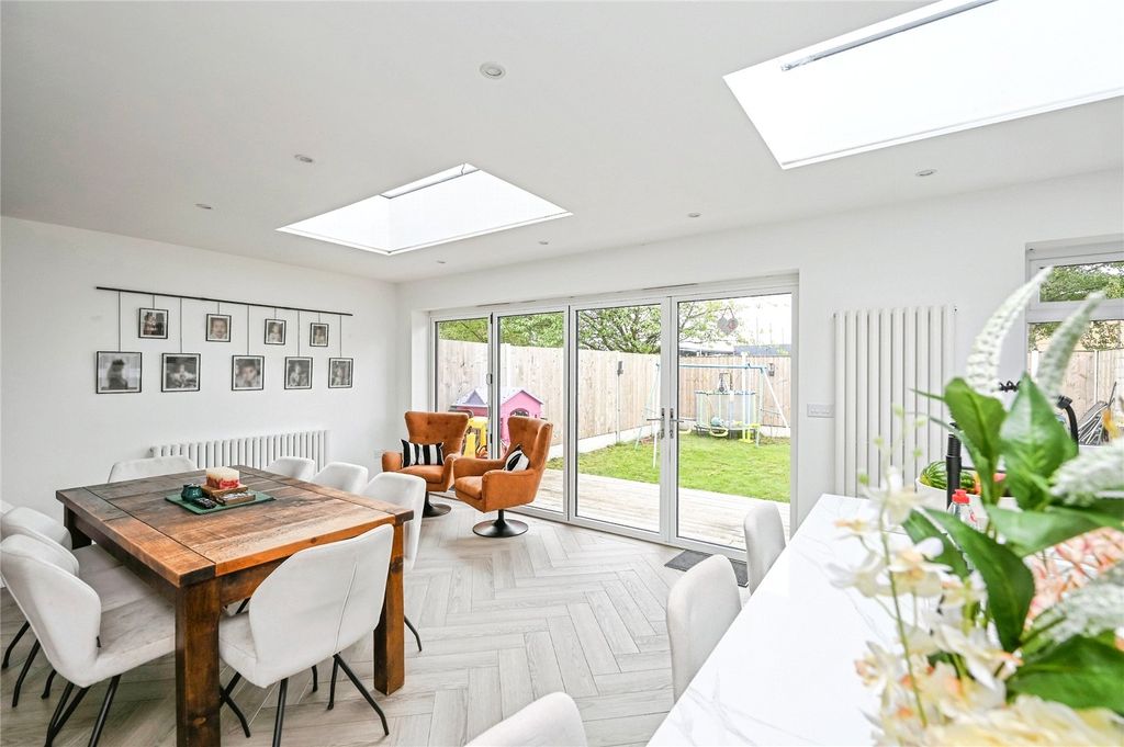 Property photo 3 of 19 Picture No. 06