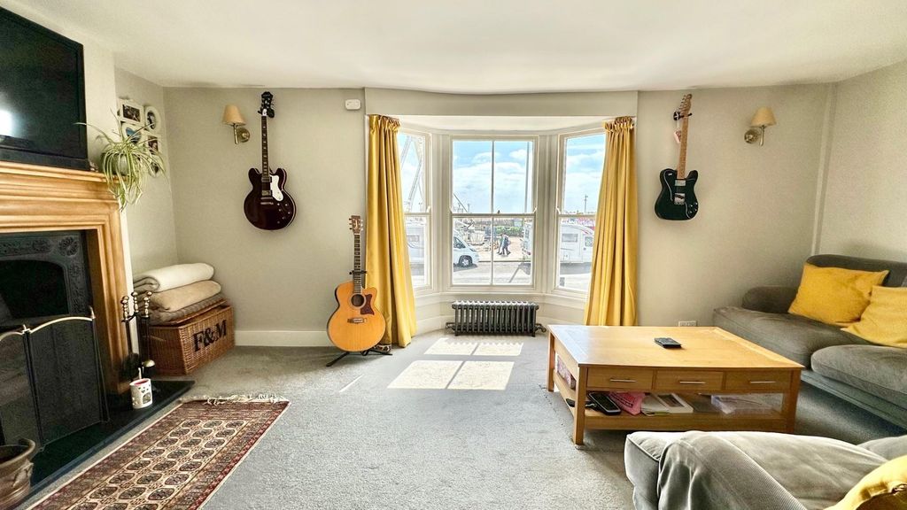 Property photo 3 of 24