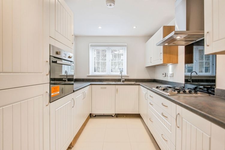 Property photo 2 of 9 Kitchen