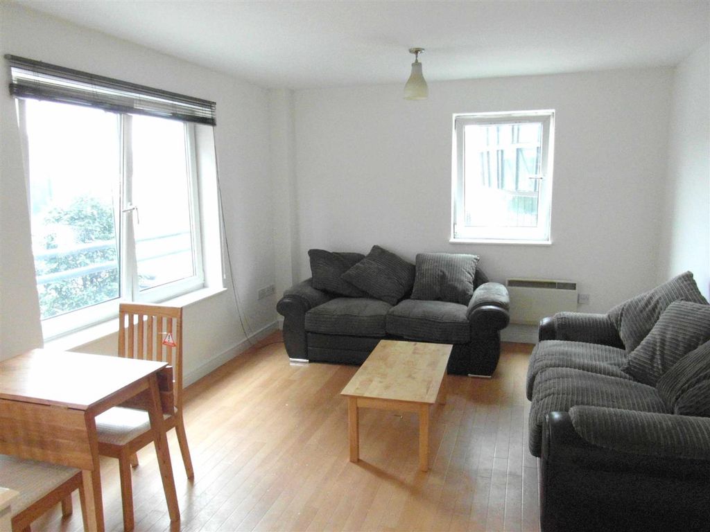Property photo 2 of 8