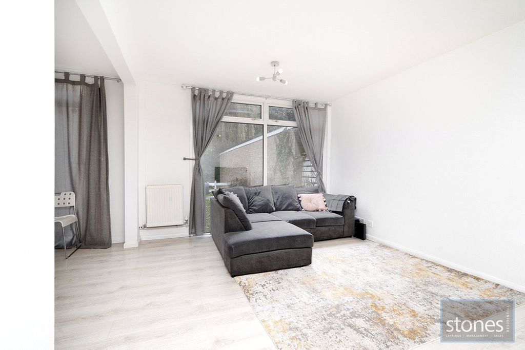 Property photo 1 of 18 Picture No. 04