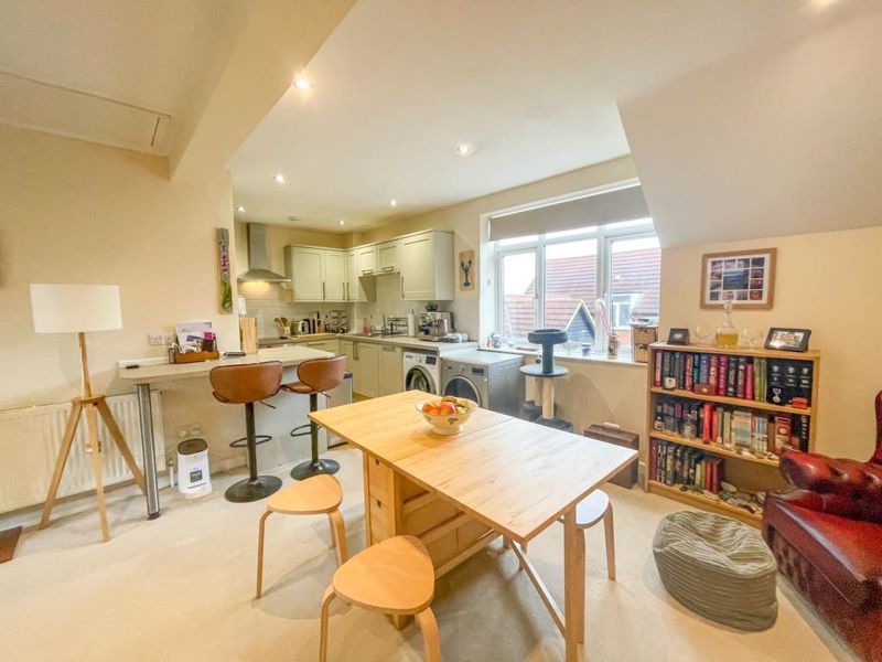 Property photo 1 of 11 Dining Area