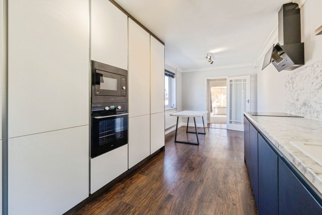Property photo 2 of 22 6208502