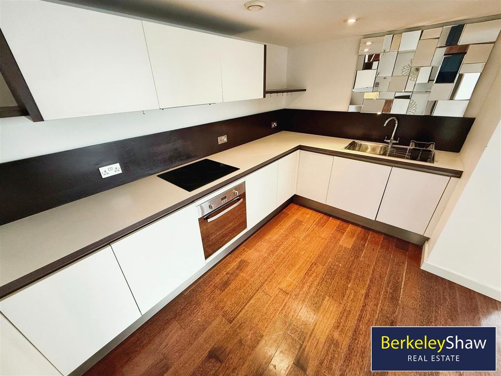 Property photo 3 of 12 Kitchen