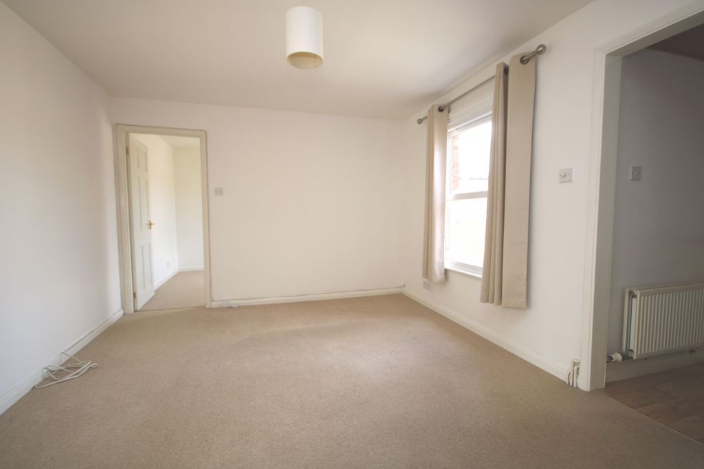 Property photo 3 of 11 Living Room