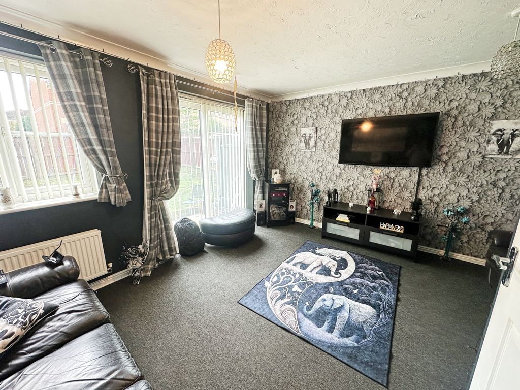 Property photo 2 of 27