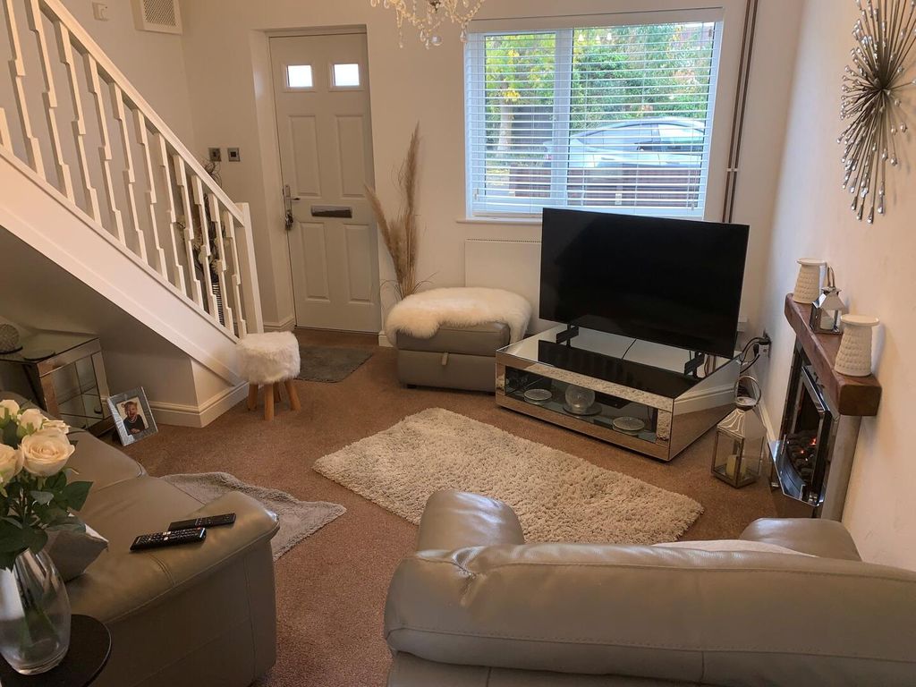 Property photo 2 of 7 Living Room