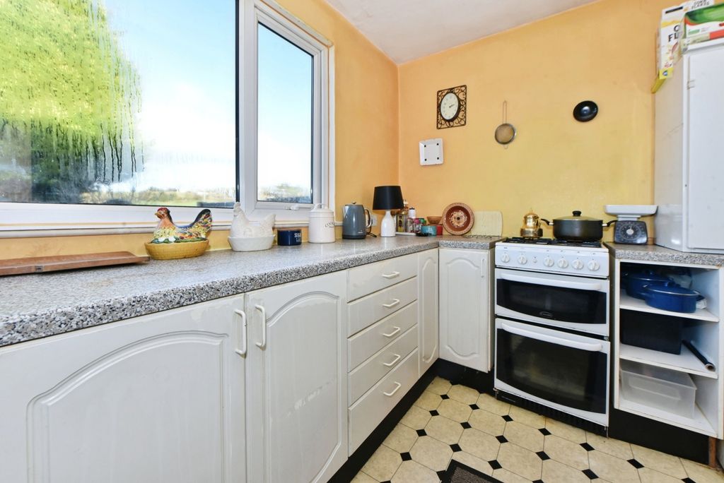 Property photo 2 of 11 Kitchen