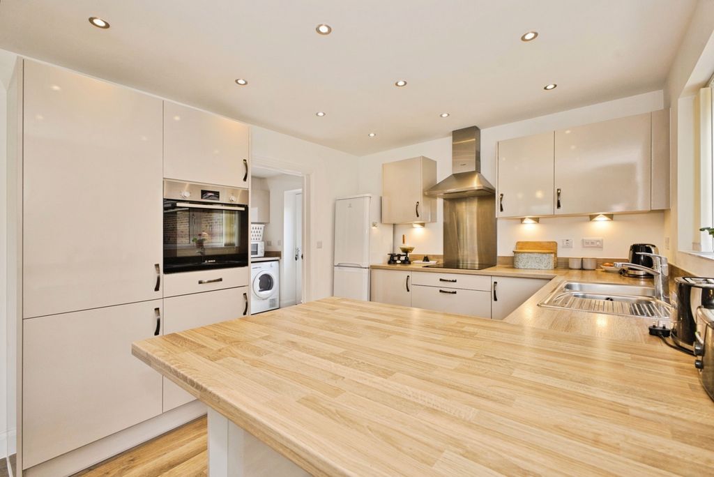 Property photo 2 of 24 Pbox-Img.Jpg