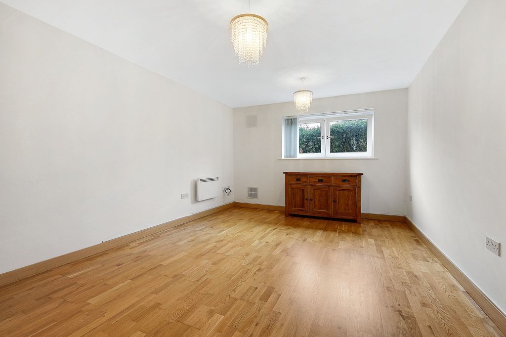 Property photo 3 of 14 4852986