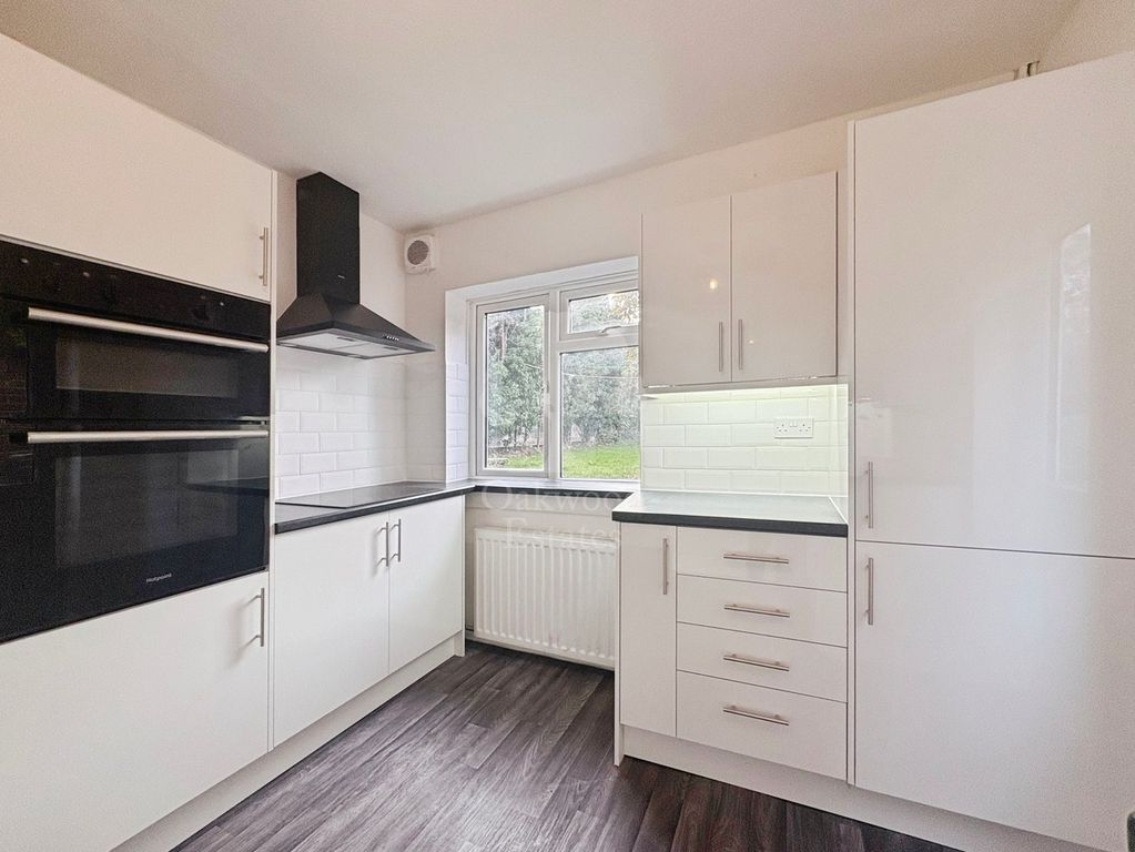 Property photo 2 of 12 Kitchen